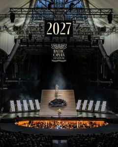Scena Opery Leśnej z zapowiedzią festiwalu w 2027 roku